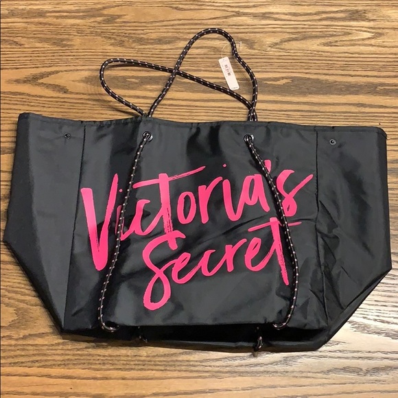 Victoria's Secret Handbags - NWT Victoria’s Secret tote bag!